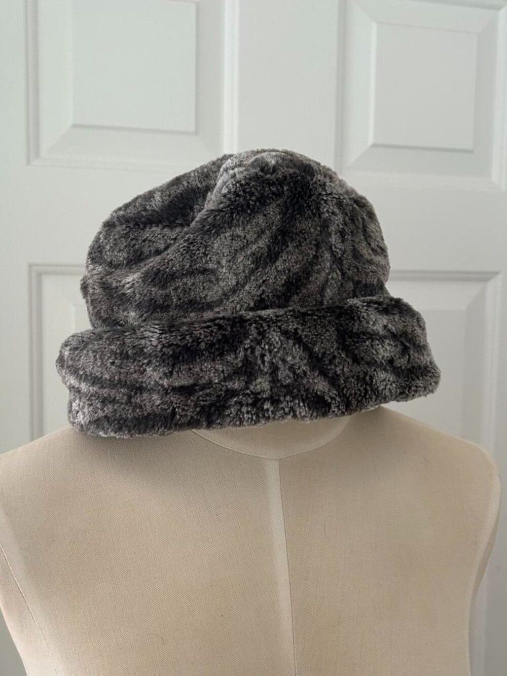 no brand Grey faux fur bucket hat
